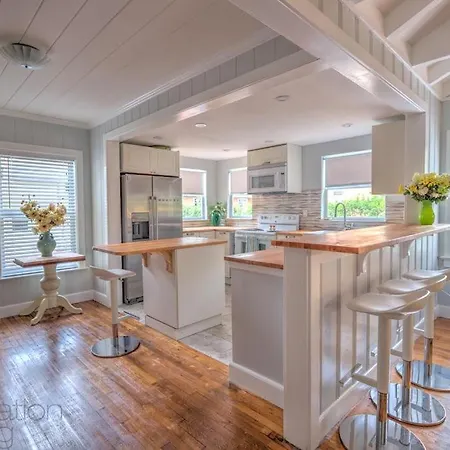 Seagrape Cottage